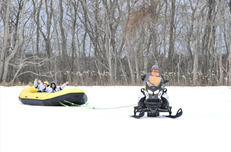 スノーモービルとバナナボート