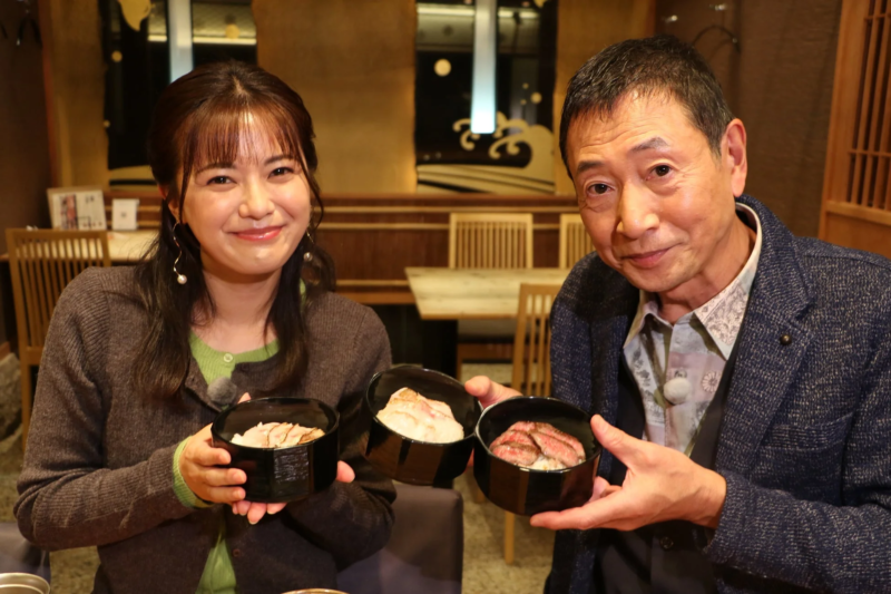 能登牛・のどぐろひつまぶしを堪能する様子