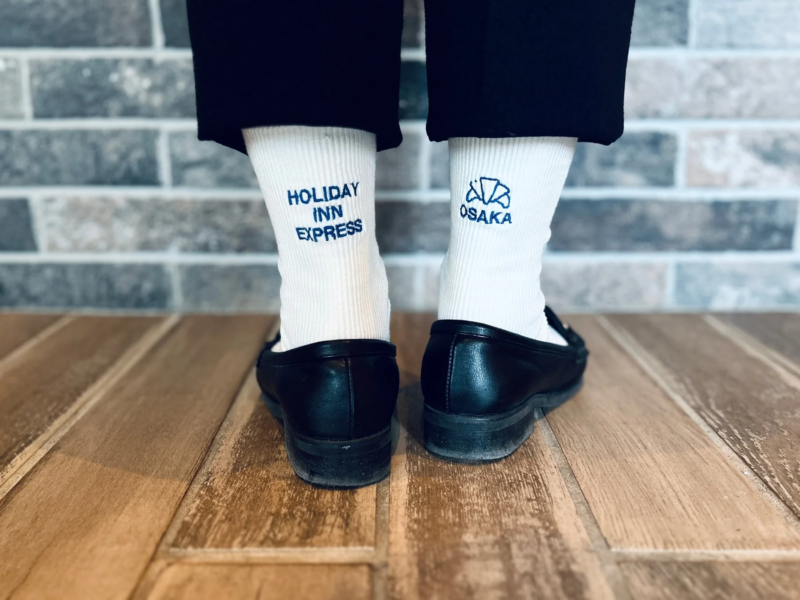 ホテルオリジナル刺繍入りリブソックスとレッグウォーマー