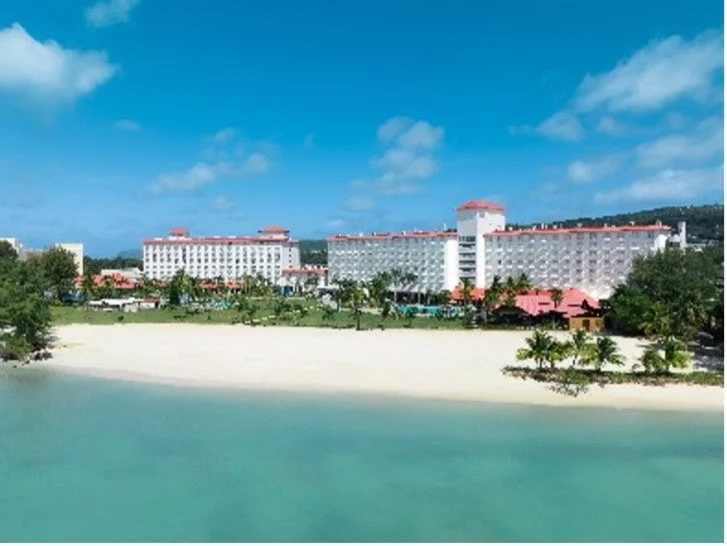 クラウンプラザリゾートグアムの外観