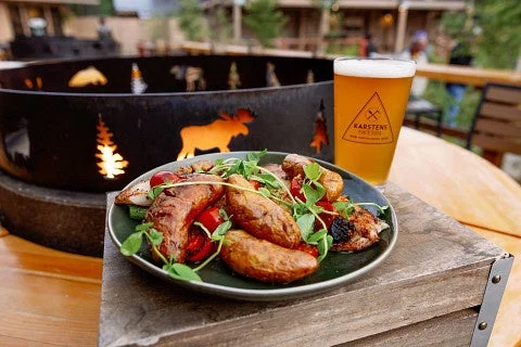 屋外ダイニングの様子