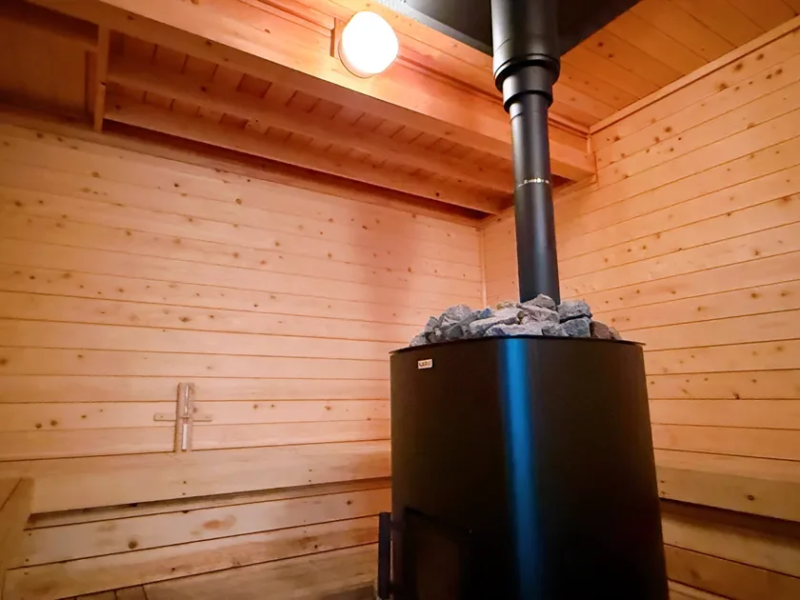 広々としたサウナ室