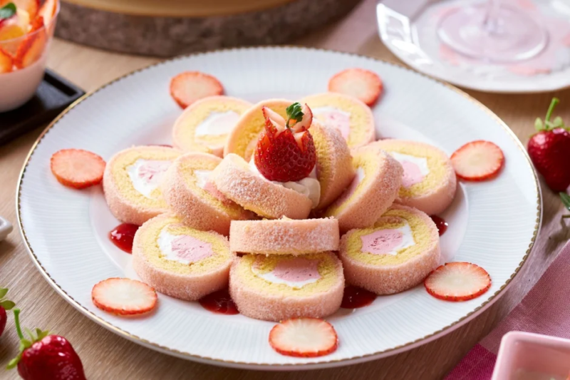 ロールケーキとちおとめ