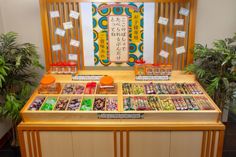 グランドメルキュール淡路島リゾート&スパに設置された、子供向けのお菓子バイキング