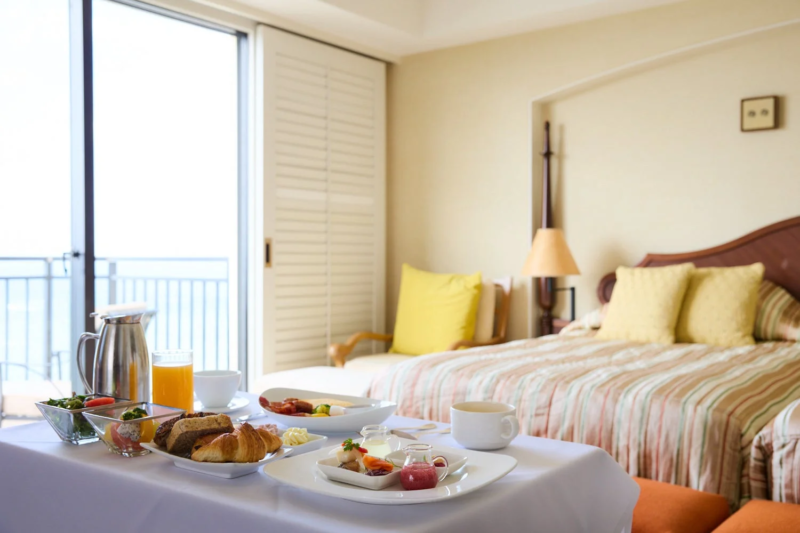 ホテル朝食のルームサービス