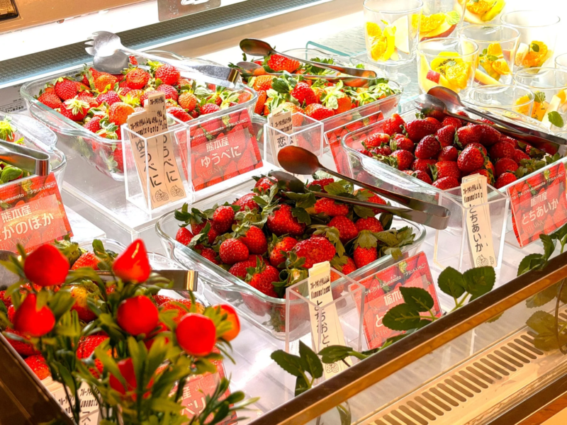 いちごが並ぶビュッフェ