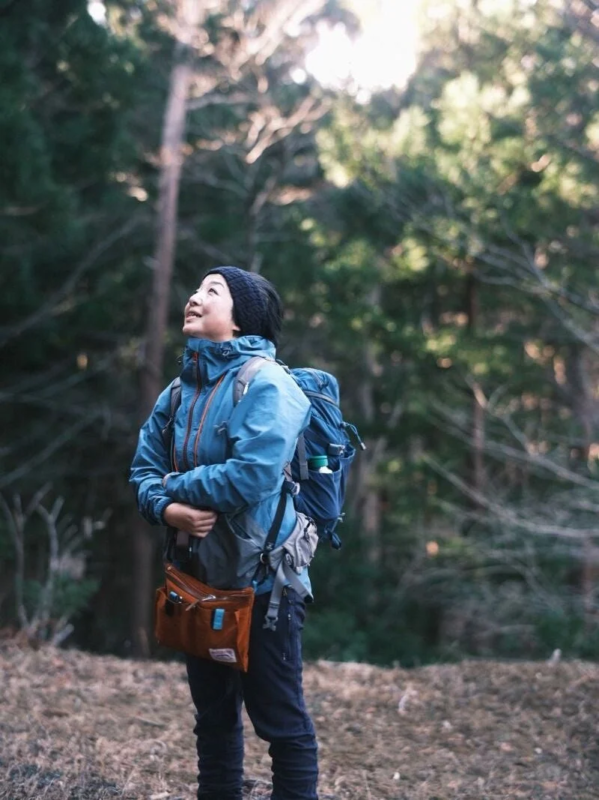 女性、ハイキング、森