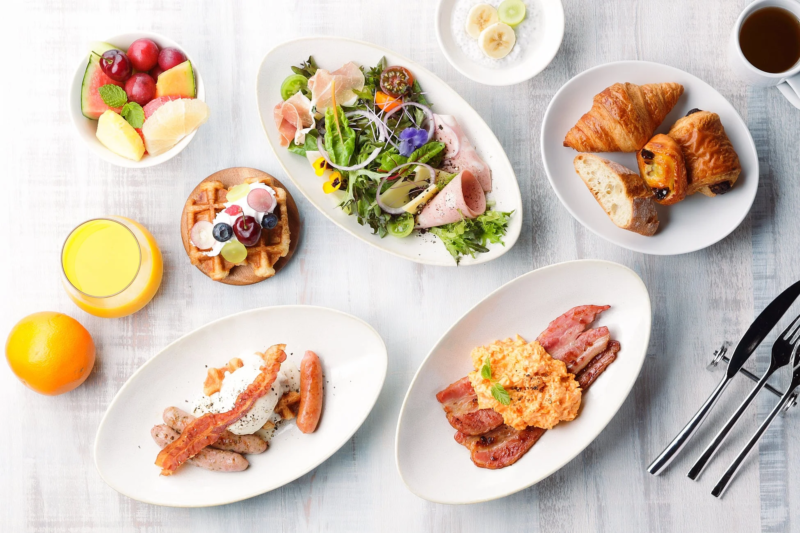 豪華な朝食ビュッフェ