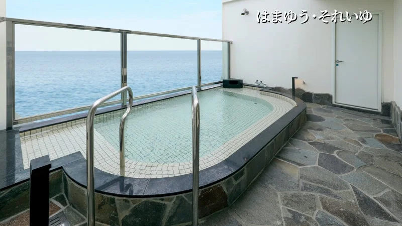 広々としたオーシャンビューの露天風呂