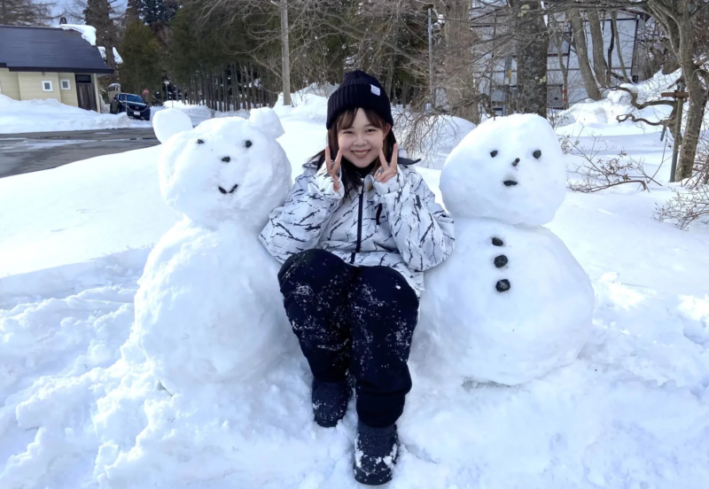 雪だるまと女性