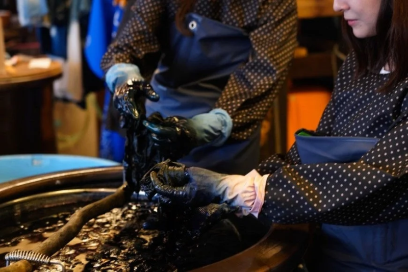 染物体験の様子