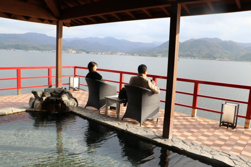 湖上の温泉