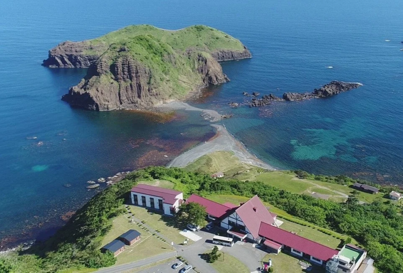 佐渡の海と特徴的な地形