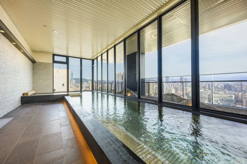 MGH Mitsui Garden Hotel 台北忠孝の屋内プール