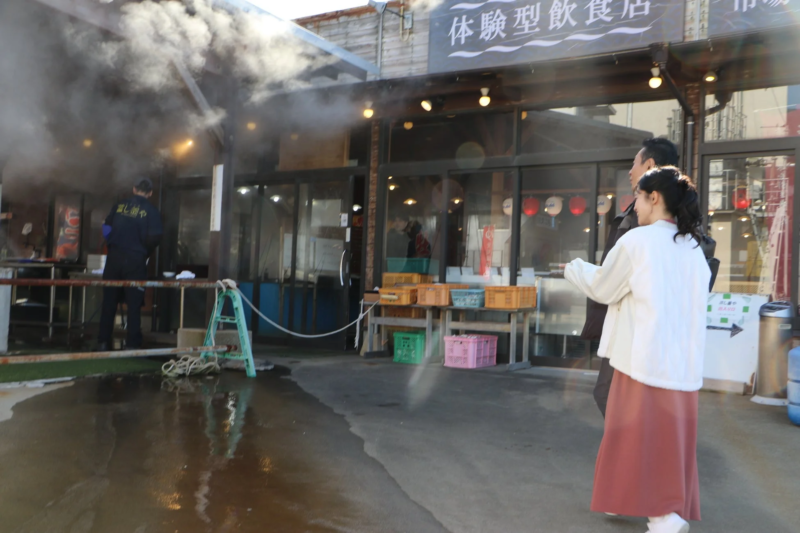 蒸気立ち込める体験型飲食店