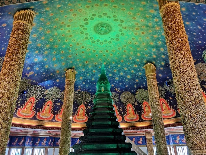 仏教寺院の内部