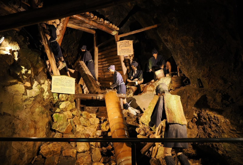 佐渡金山の坑道ジオラマ