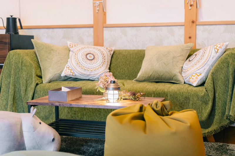 グランピング施設のリビング空間