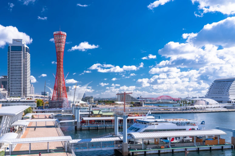 神戸ポートタワーとホテル