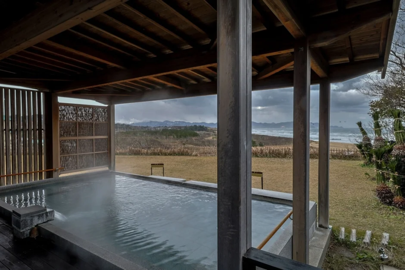 海に面した露天風呂