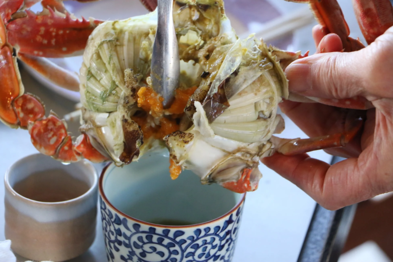 調理されたカニの甲羅