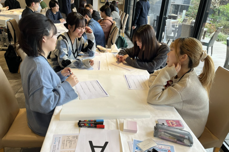 学生のグループディスカッション