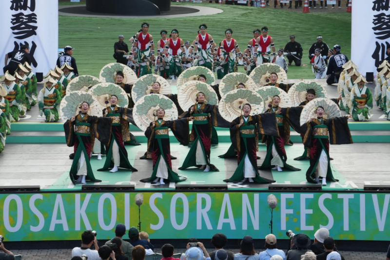 特設ステージでのパフォーマンス