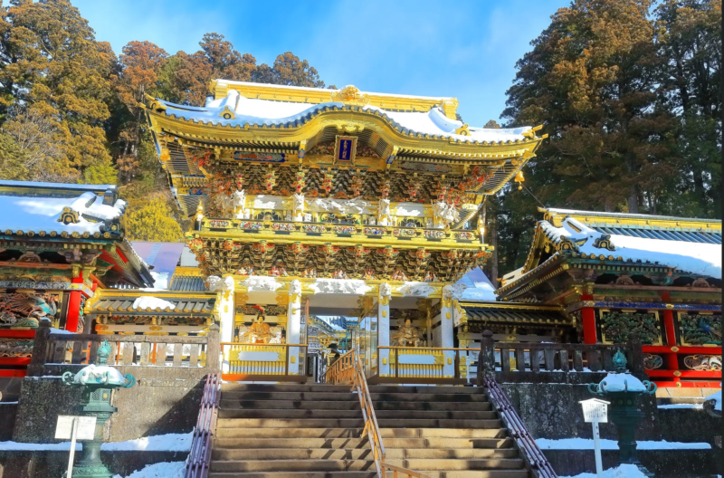 雪化粧をまとった日光東照宮の唐門
