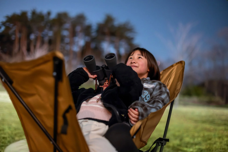 子供と双眼鏡