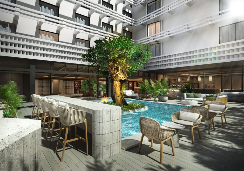 ホテル中庭プール（昼）