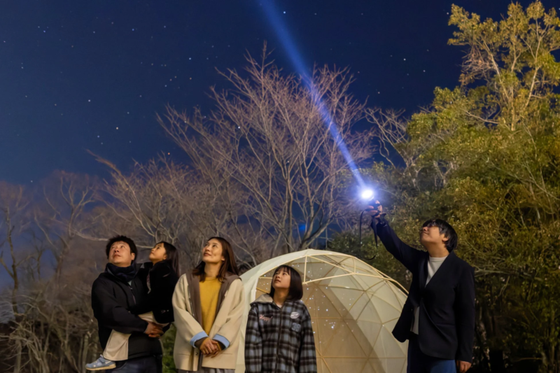 家族とドームテント