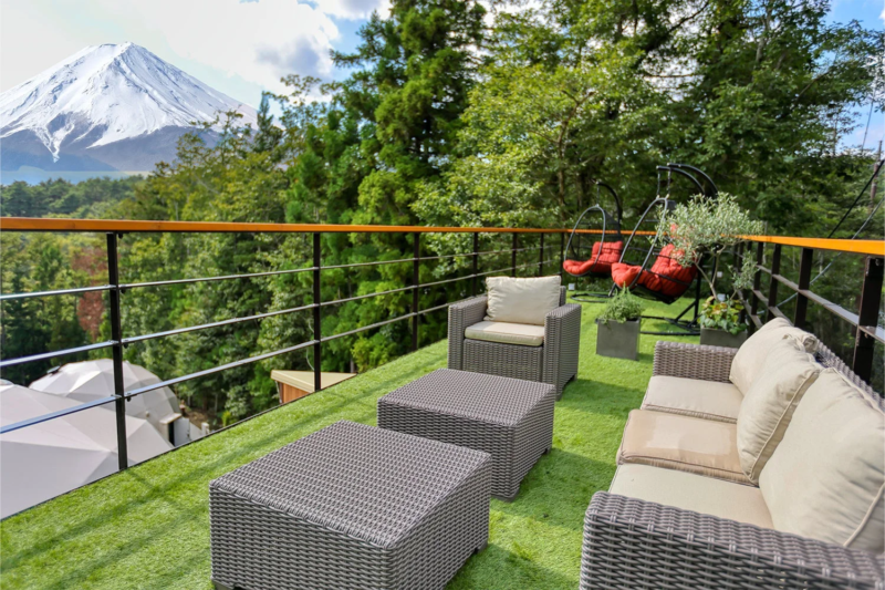 富士山を望むテラスとドームテント