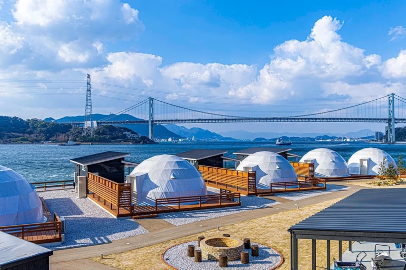 グランドーム下関と関門海峡