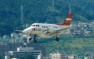 J-AIRの小型プロペラ機