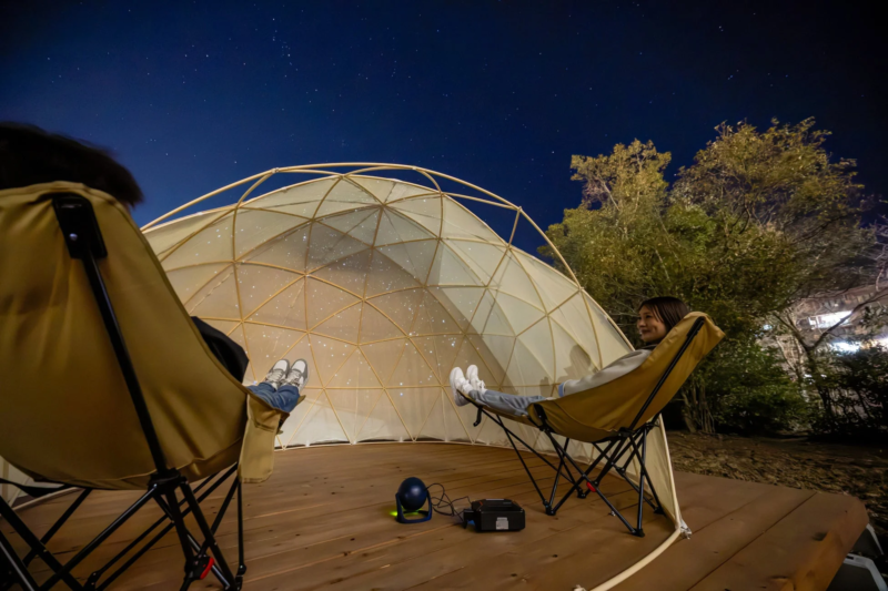 ドームテント内の夜景