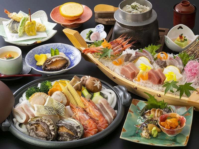 豪華な和食の会席料理