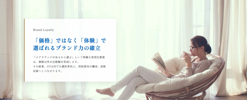 窓辺でリラックスして読書する女性