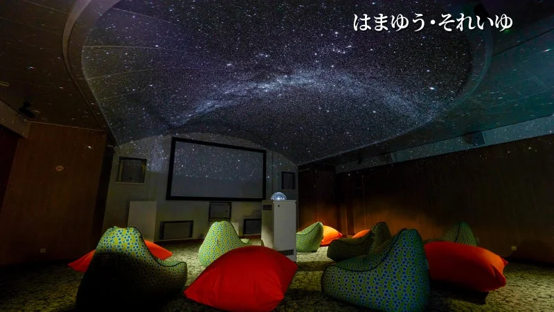 船内スクリーンルーム（プラネタリウム）