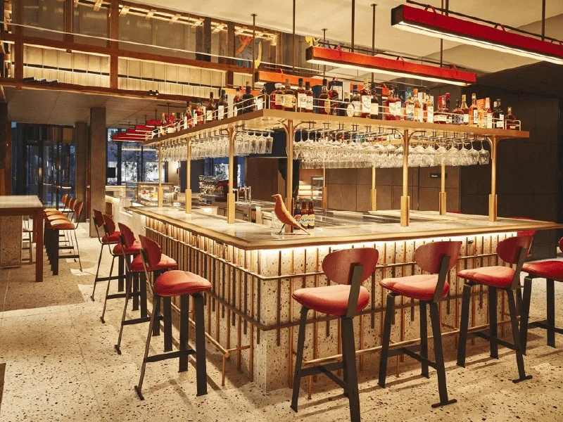 LOKAL HOUSEのスタイリッシュなカフェ＆バー