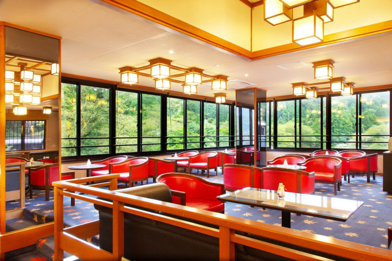 ラウンジから望む森林