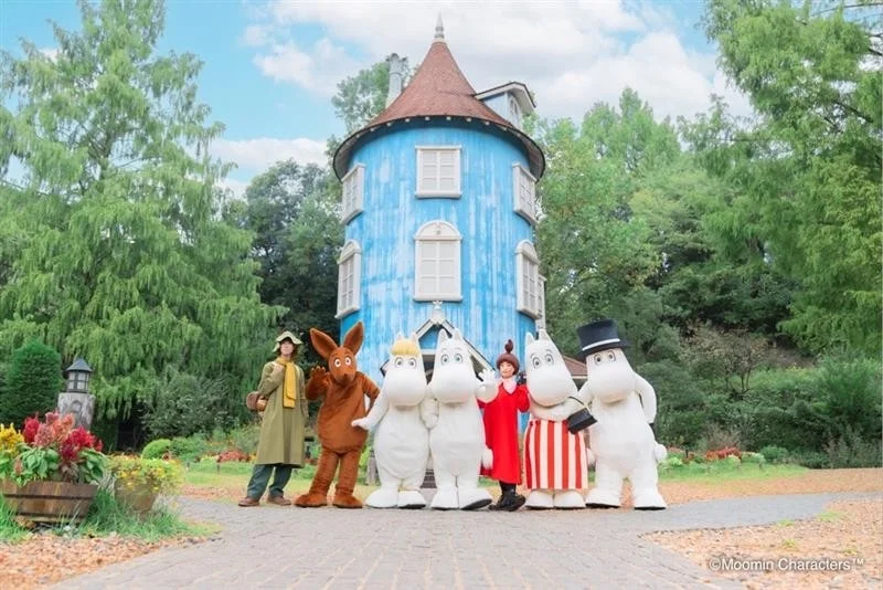 ムーミン谷のキャラクターたちとムーミン屋敷