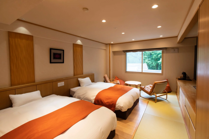 和モダンな雰囲気のホテル客室