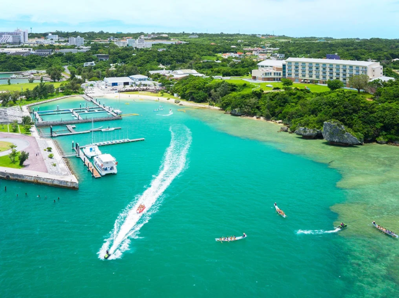 美しい沖縄の海とリゾート
