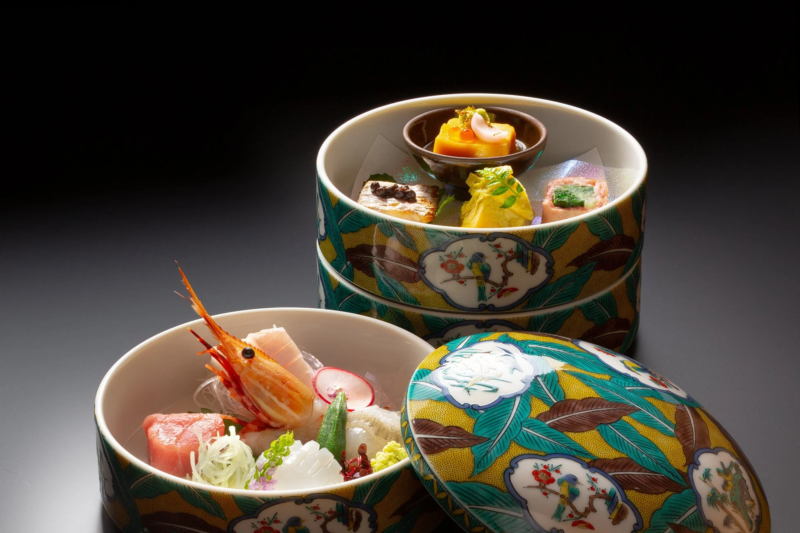 豪華な和食の膳