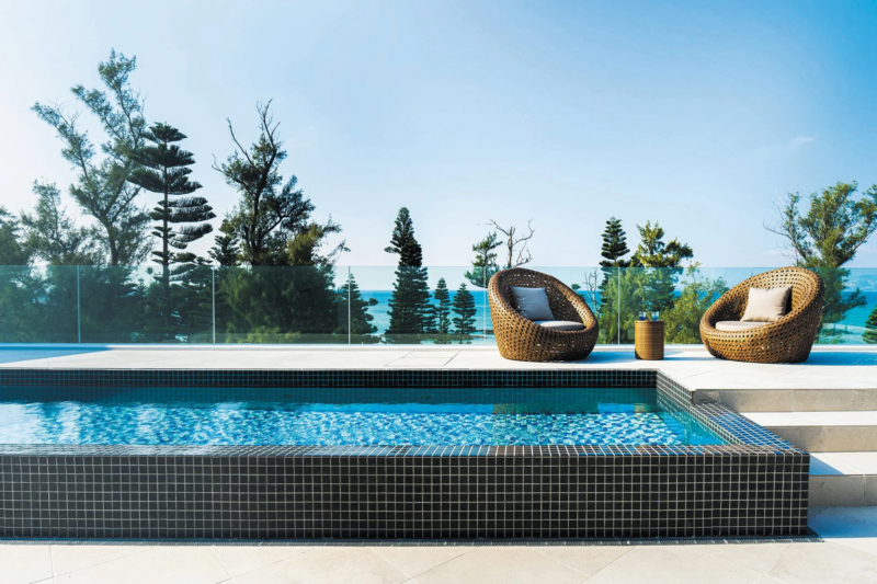 プールサイドのオーシャンビュー