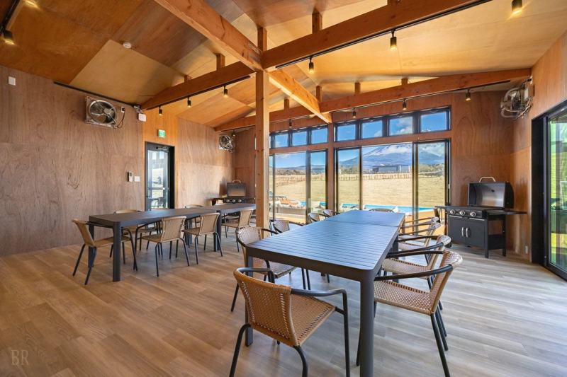 ウッド調ダイニング