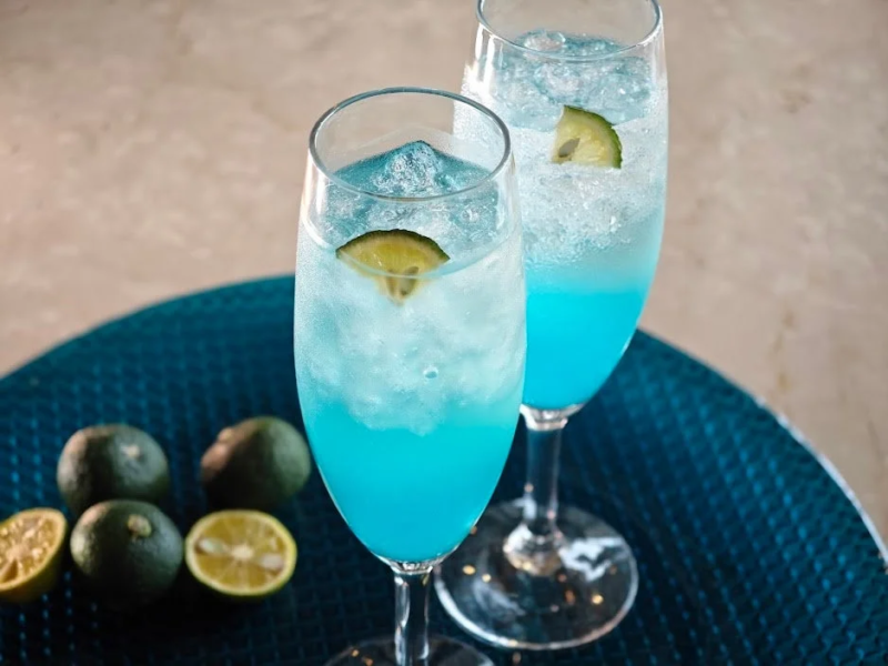 青いカクテル