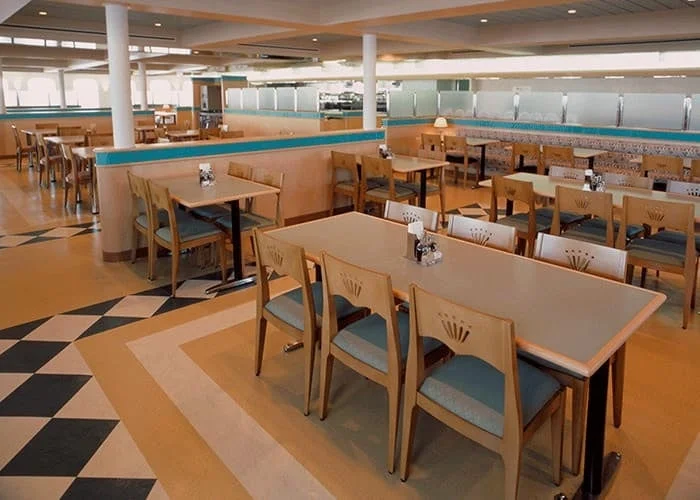船内レストラン