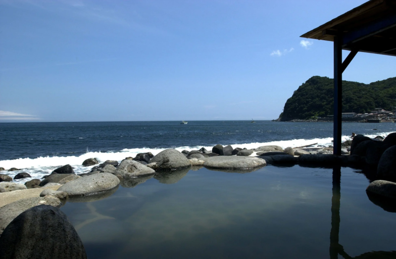 海辺の岩場露天風呂