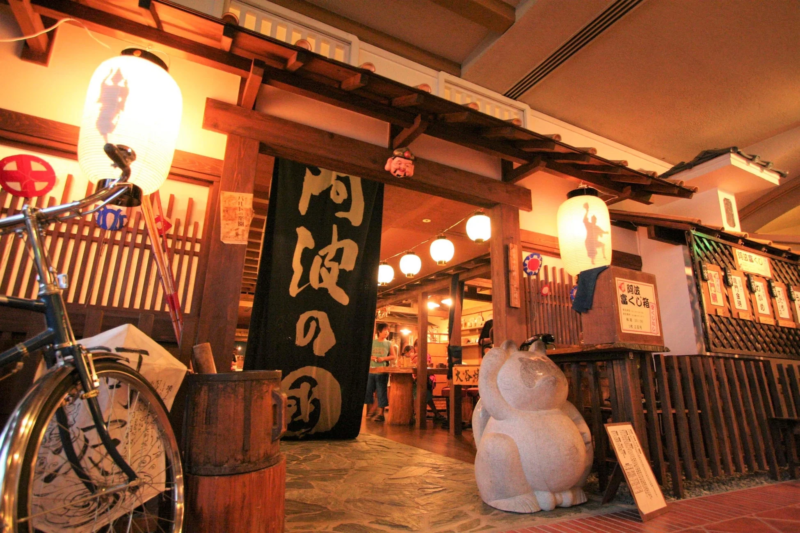 伝統的な日本の飲食店の入り口